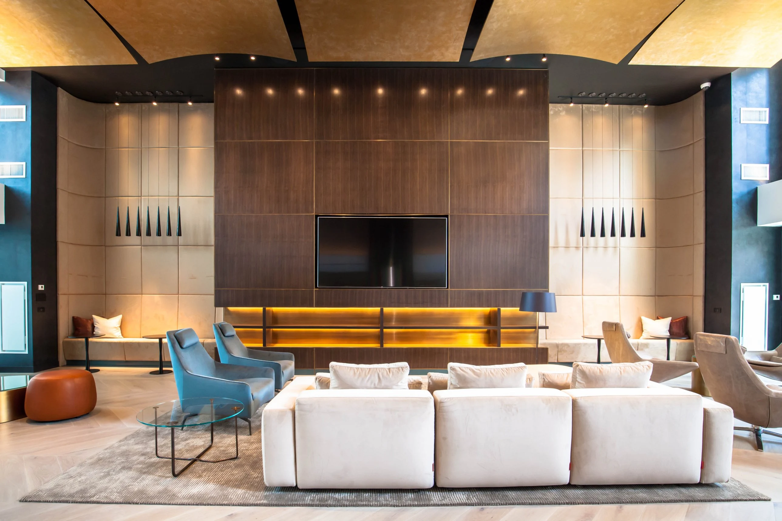 Oskar Lounge — Metal & Glass · Media wall & brass detailing