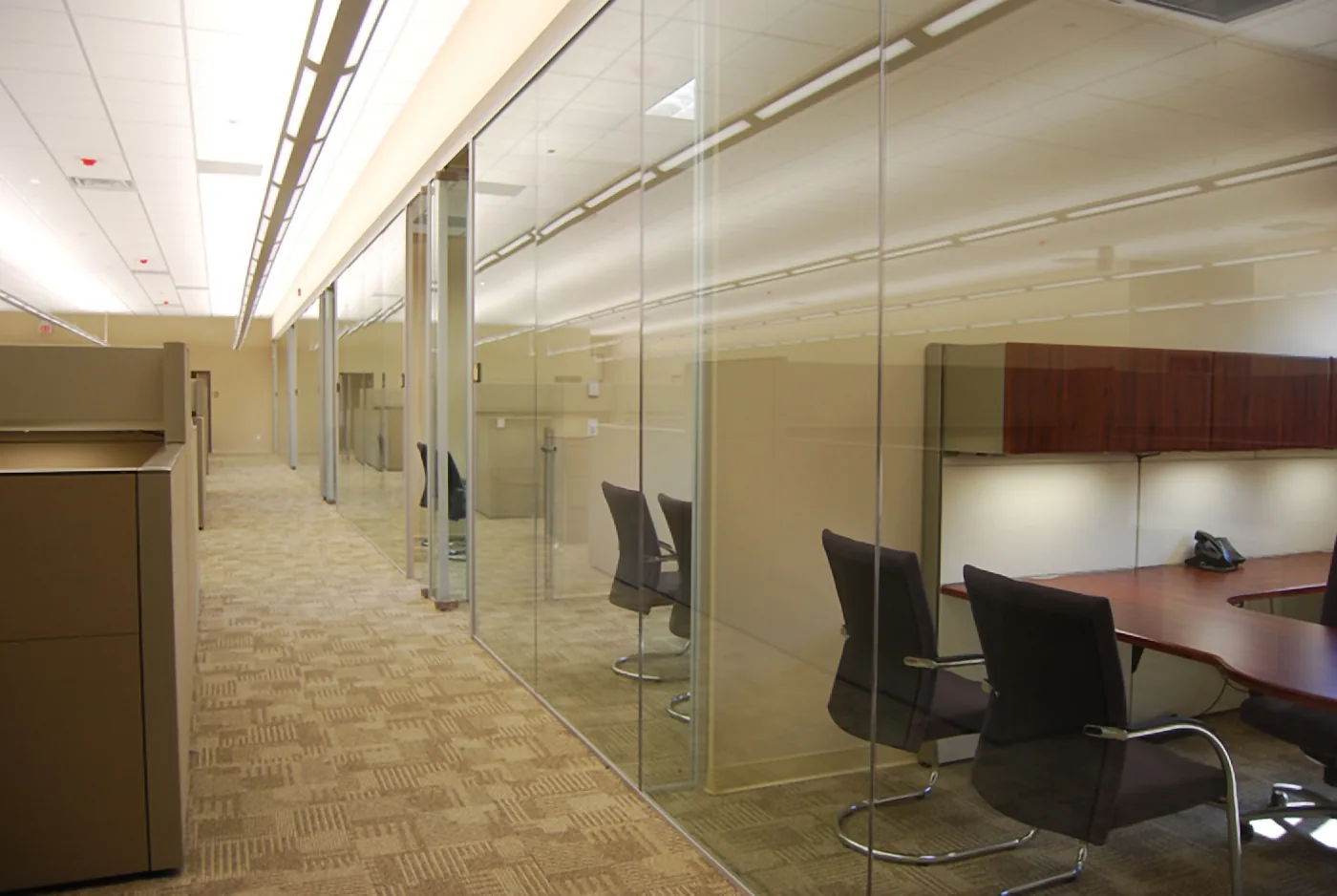 PAR — Glass walls · Private offices